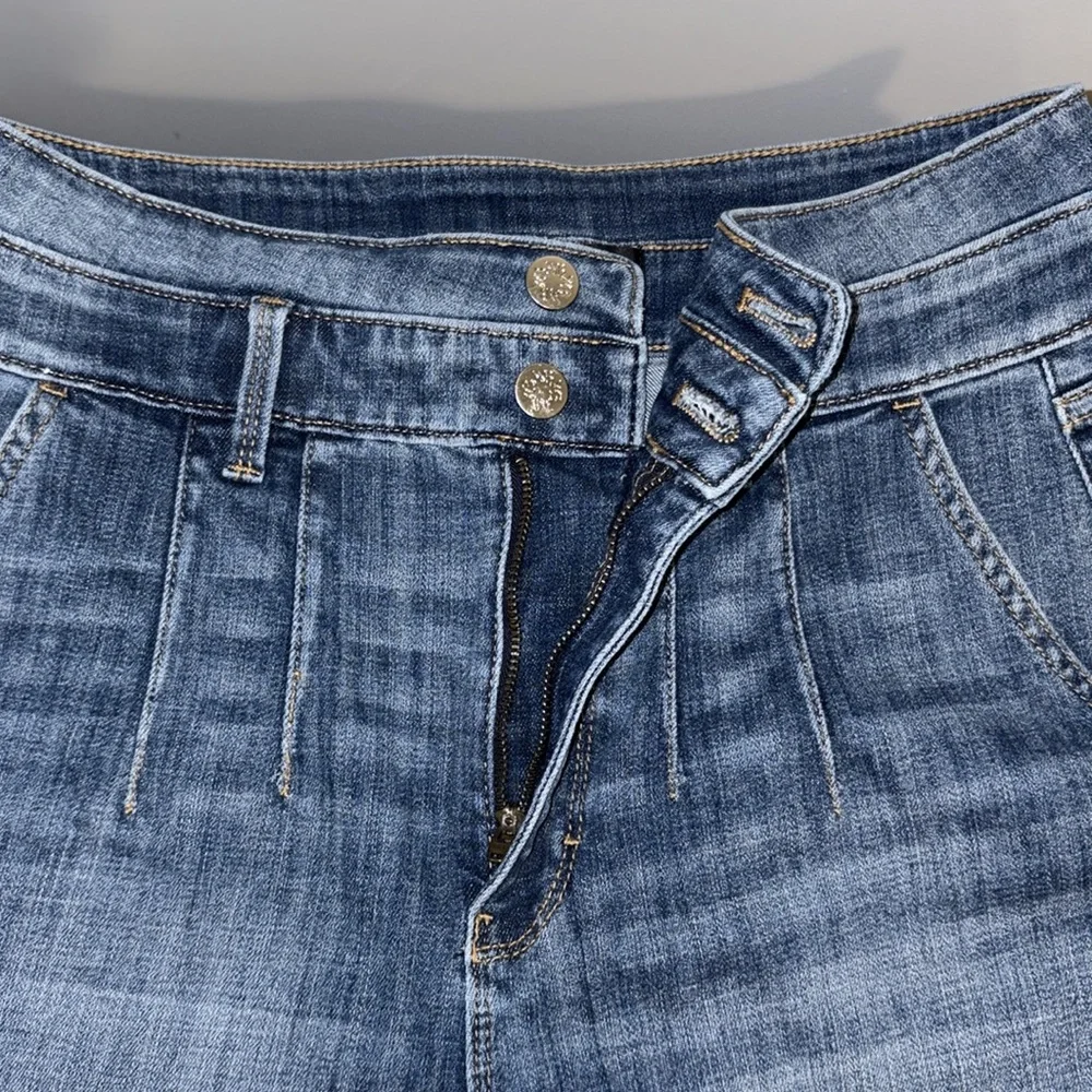 White House Black Market Denim Jean Shorts - Picture 3 of 12